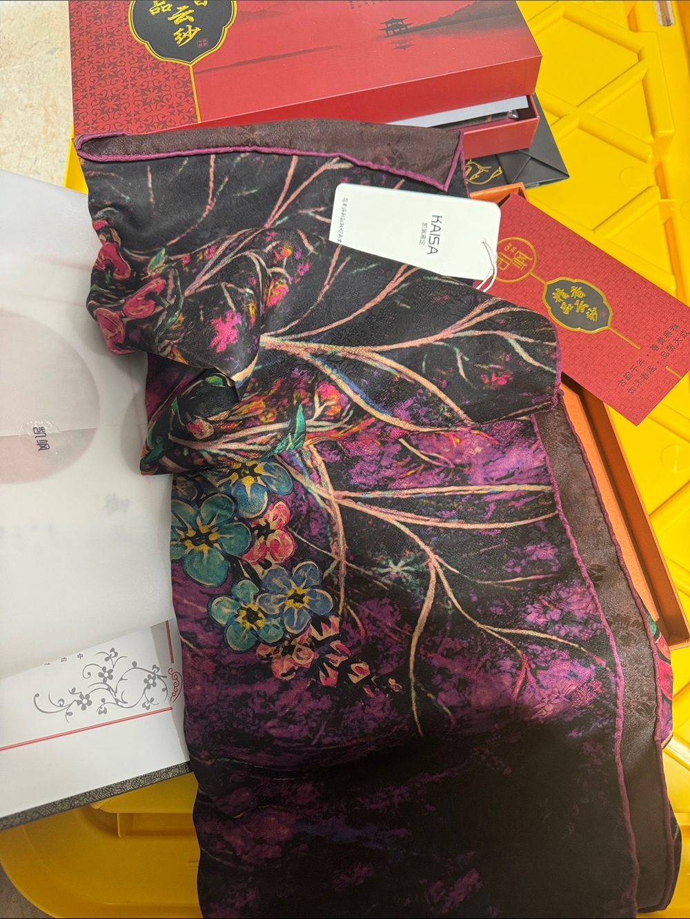 新精品香云纱凯飒高兴100%桑蚕丝真丝丝巾Floral 100% Silk Scarf